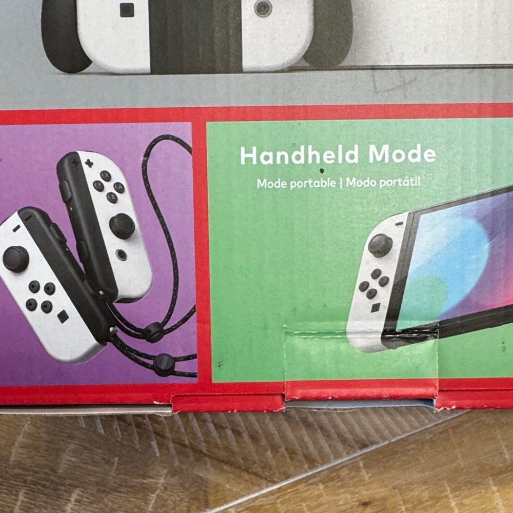 Nintendo Switch OLED Console with White Joy‑Con Controllers 64 GB - Picture 14 of 16